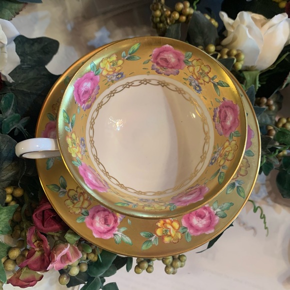 “Vintage” Royal Chelsea Cup & Saucer (Set) - Picture 7 of 13